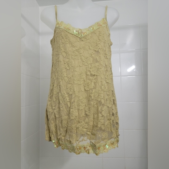 Vintage green lacey  top with spaghetti straps and sequins. - Picture 3 of 7